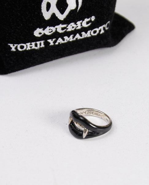 VAMPIRE PINKIE RING BLACK
