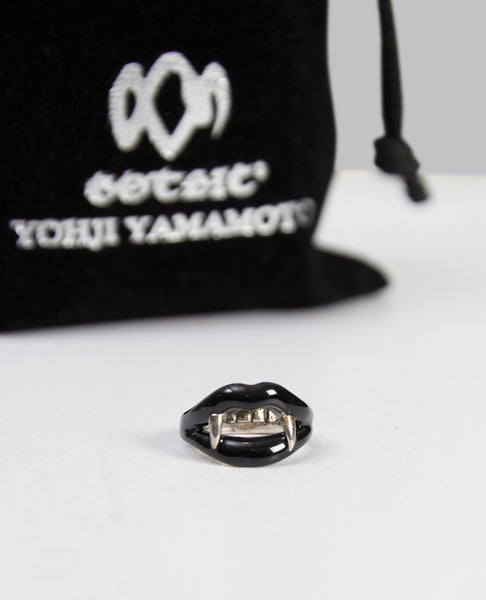 VAMPIRE PINKIE RING BLACK