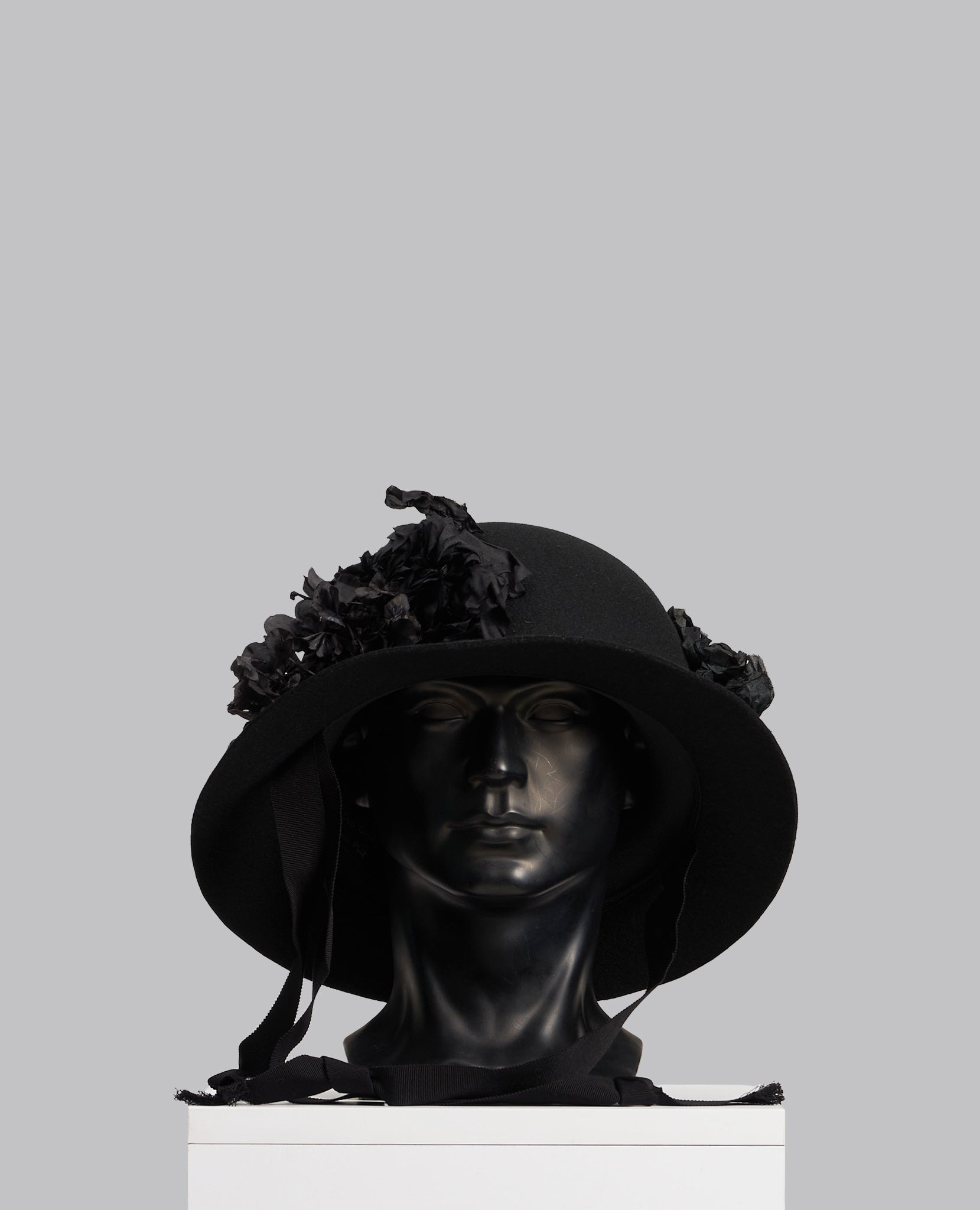 FLOWER DETAIL HAT