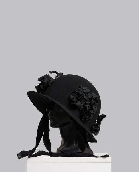 FLOWER DETAIL HAT