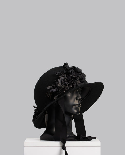 FLOWER DETAIL HAT