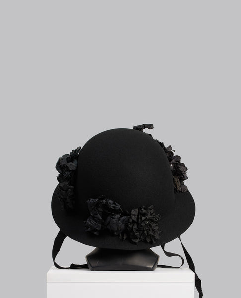 FLOWER DETAIL HAT