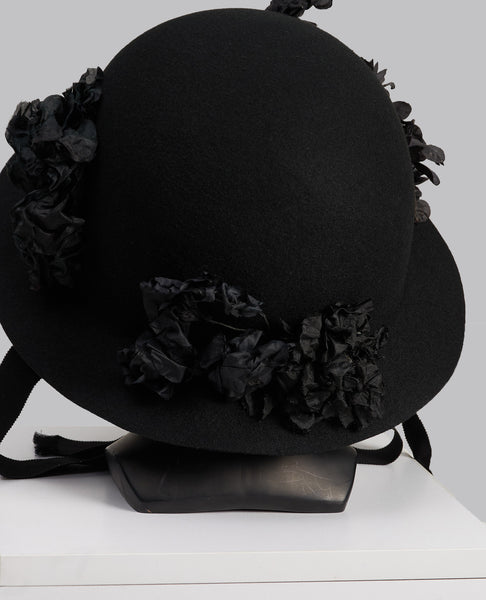 FLOWER DETAIL HAT