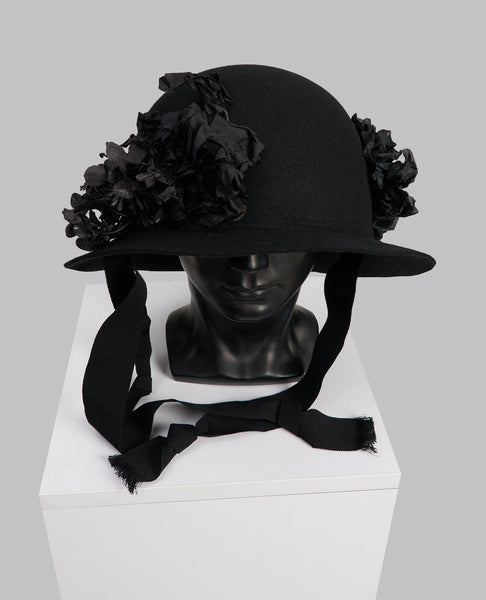FLOWER DETAIL HAT