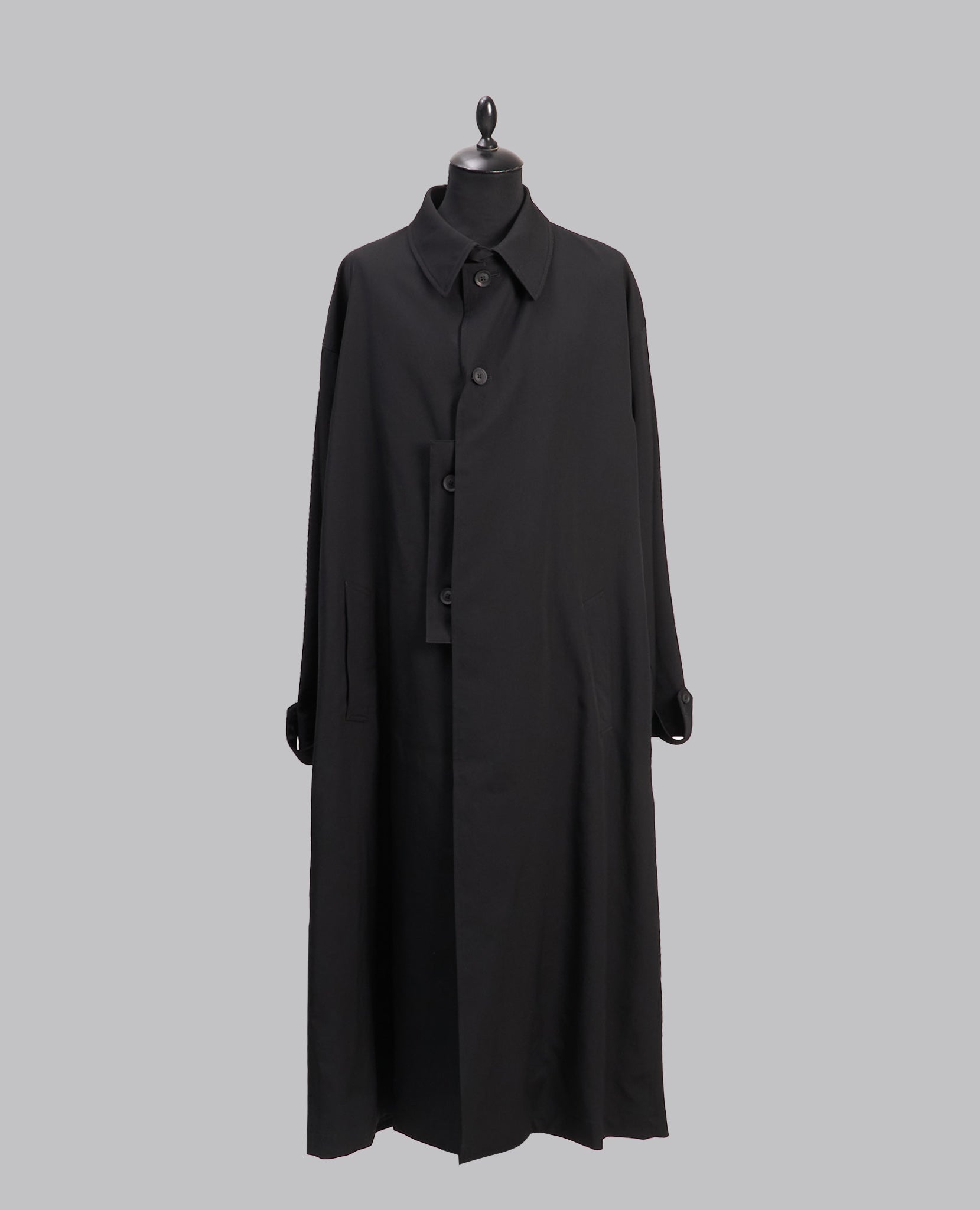 DESIGNED SLEEVES COAT