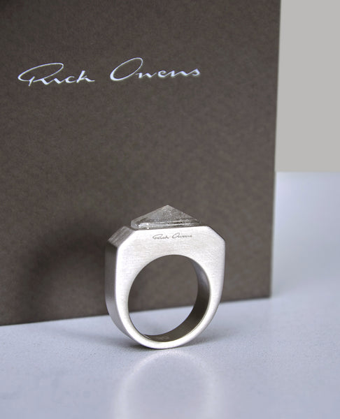 TEMPLE HOLLYWOOD PYRAMID RING