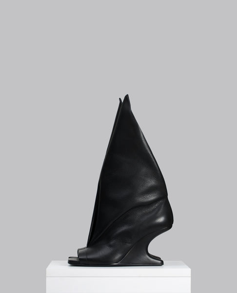 TEMPLE CANTILEVER 8 STRUTTER SANDAL