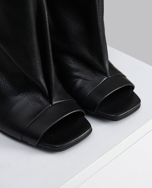 TEMPLE CANTILEVER 8 STRUTTER SANDAL