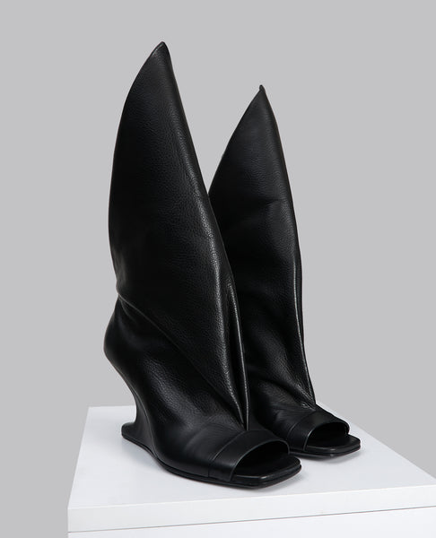 TEMPLE CANTILEVER 8 STRUTTER SANDAL