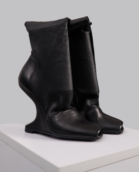 TEMPLE LILIES CANTILEVER 11 BOOT