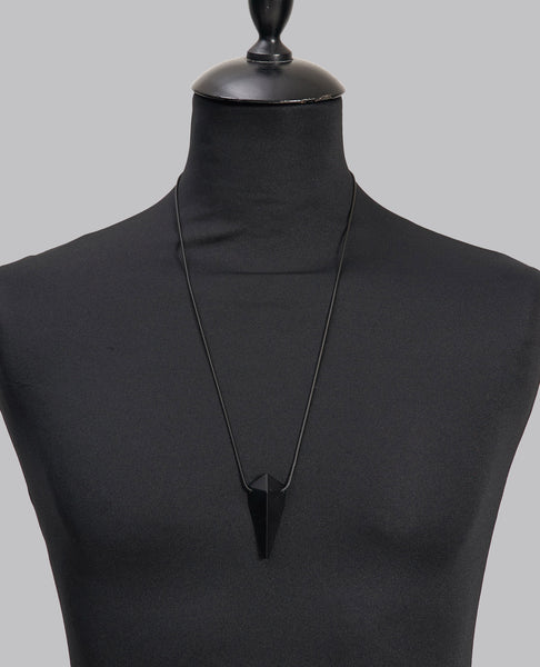 HOLLYWOOD PYRAMID CHARM BLACK