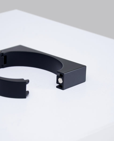 HOLLYWOOD BEVELED BANGLE BLACK