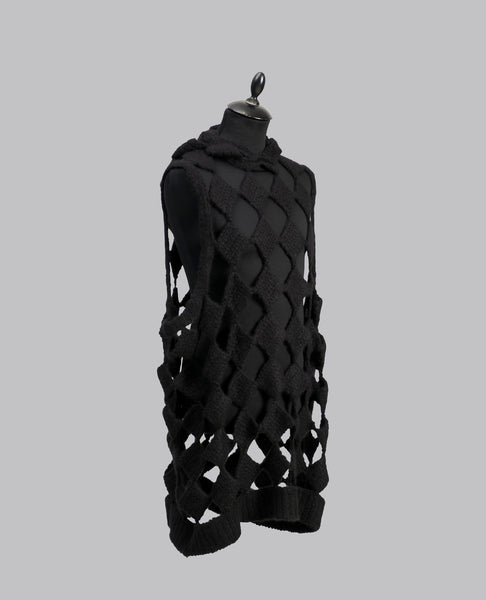 TOWER RUNWAY SARUTANYA HOODED TANK
