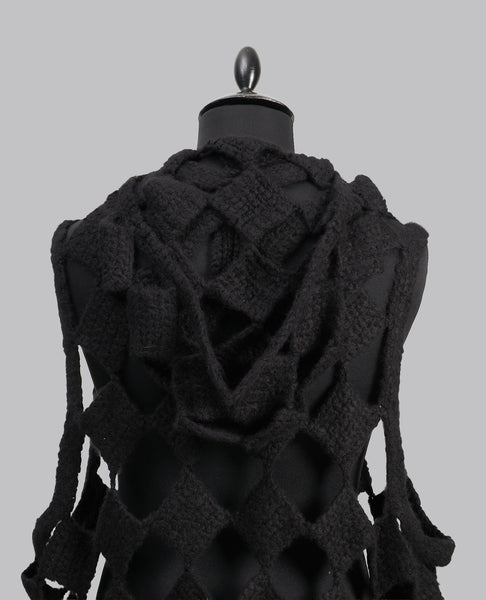 TOWER RUNWAY SARUTANYA HOODED TANK