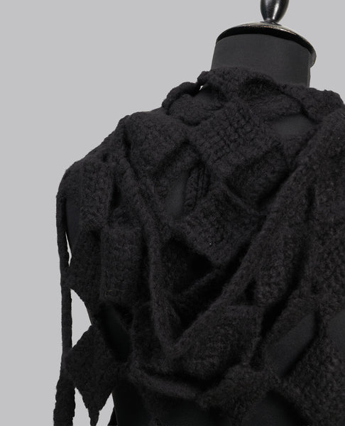 TOWER RUNWAY SARUTANYA HOODED TANK