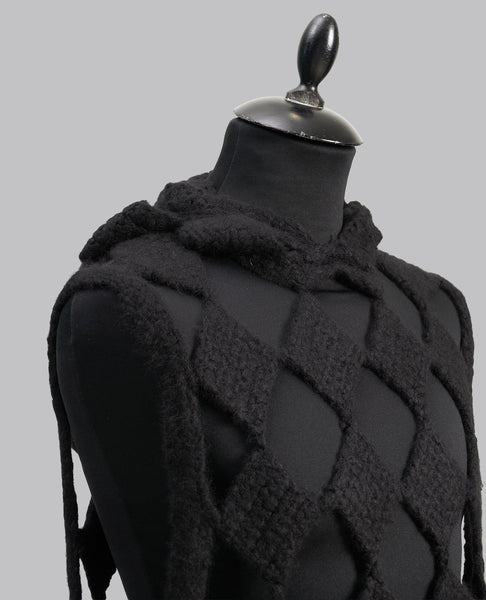 TOWER RUNWAY SARUTANYA HOODED TANK