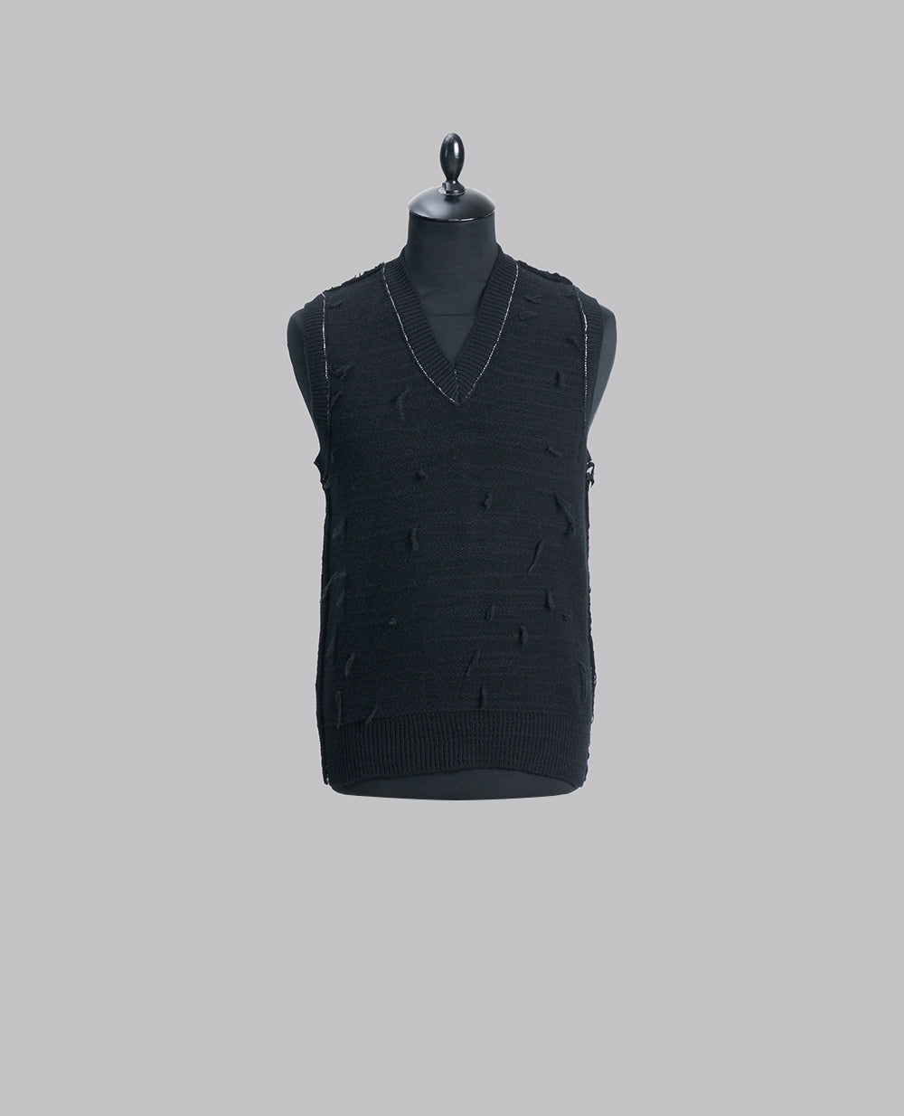 DISTRESSED KNITTED VEST