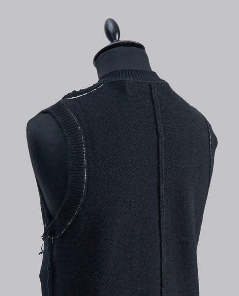 DISTRESSED KNITTED VEST