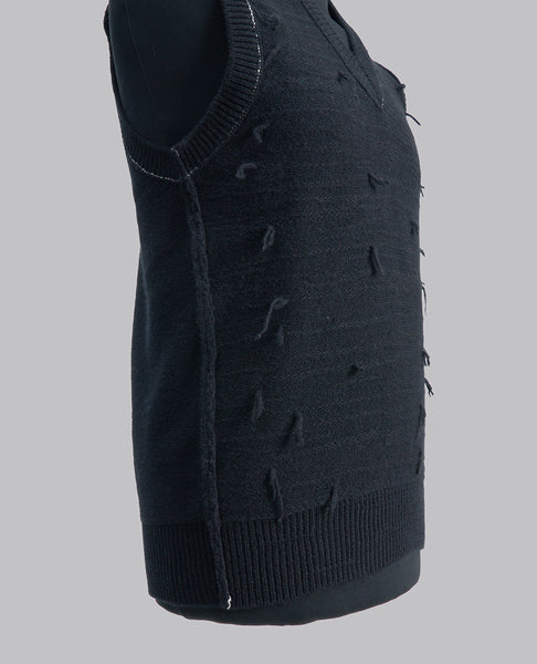 DISTRESSED KNITTED VEST