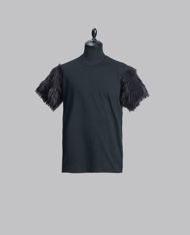 FAUX FUR SLEEVES TEE