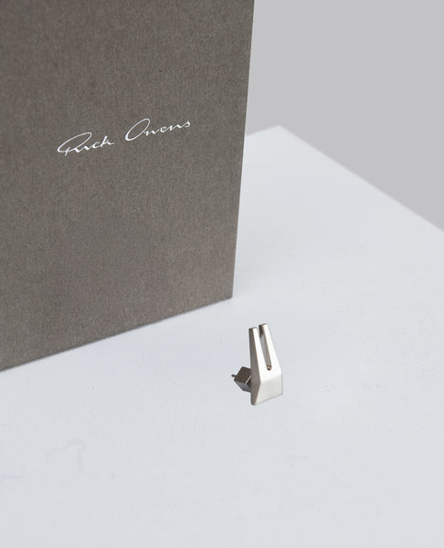 TOWER MINI OPEN TRUNK EARRING