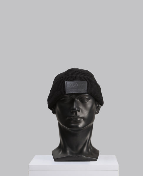 SIGNATURE BADGE BEANIE
